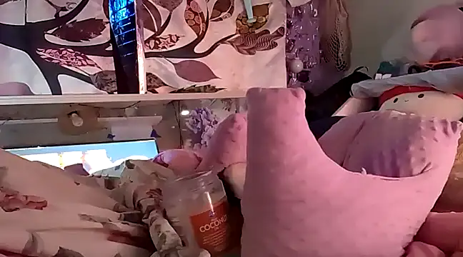 gurlnips online show from 25, 2, 2025