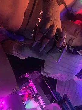 gurlnips online show from 1, 12, 2025