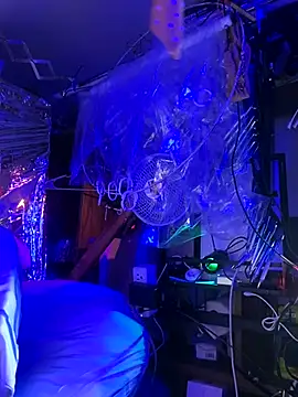 gurlnips online show from 18, 12, 2025