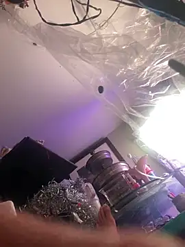 gurlnips online show from 4, 12, 2025