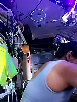 gurlnips online show from 28, 3, 2026