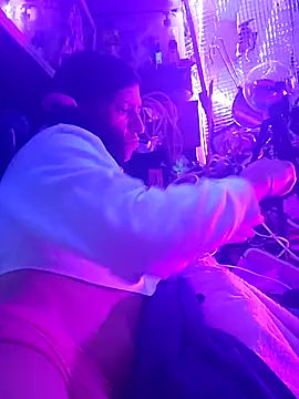 gurlnips online show from 21, 4, 2026