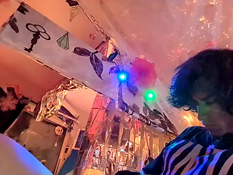 gurlnips online show from 19, 3, 2025