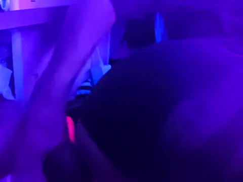 gurlnips online show from 17, 4, 2026