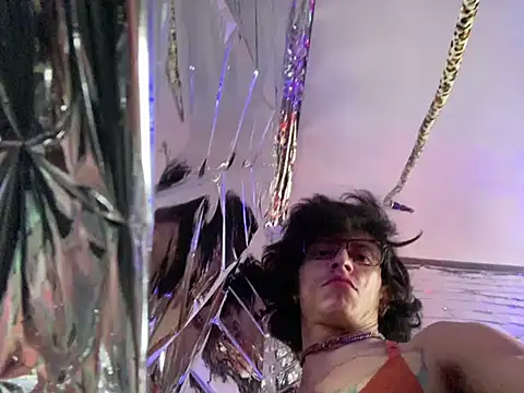 gurlnips online show from 21, 2, 2025