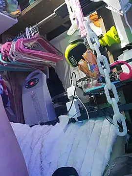 gurlnips online show from 10, 1, 2026