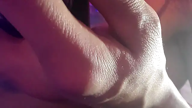 gurlnips online show from 13, 12, 2025