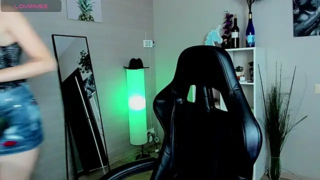 Snapshot of Mermaid_N chatting on 10, 10, 2025 Mermaid N online show from 10, 10, 2025