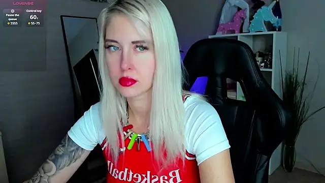 Snapshot of Mermaid_N chatting on 20, 11, 2025 Mermaid N online show from 20, 11, 2025