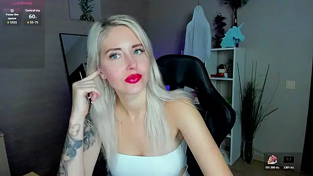 Snapshot of Mermaid_N chatting on 12, 11, 2025 Mermaid N online show from 12, 11, 2025