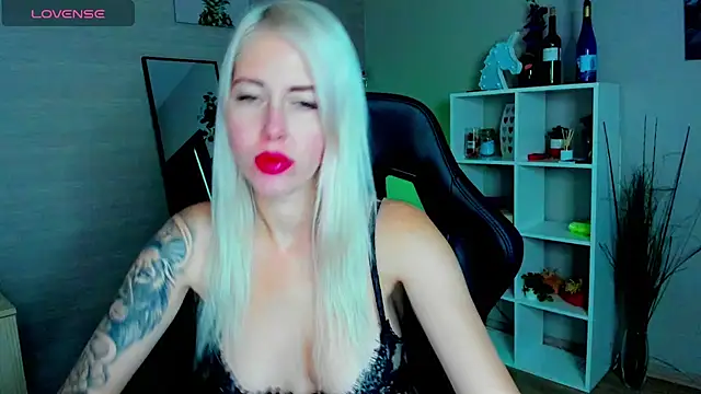 Snapshot of Mermaid_N chatting on 9, 10, 2025 Mermaid N online show from 9, 10, 2025