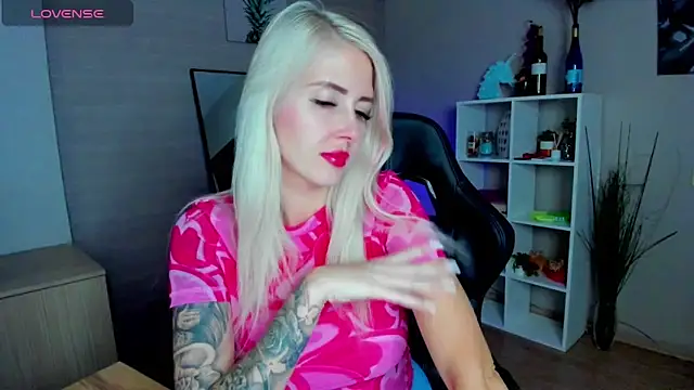 Snapshot of Mermaid_N chatting on 17, 10, 2025 Mermaid N online show from 17, 10, 2025