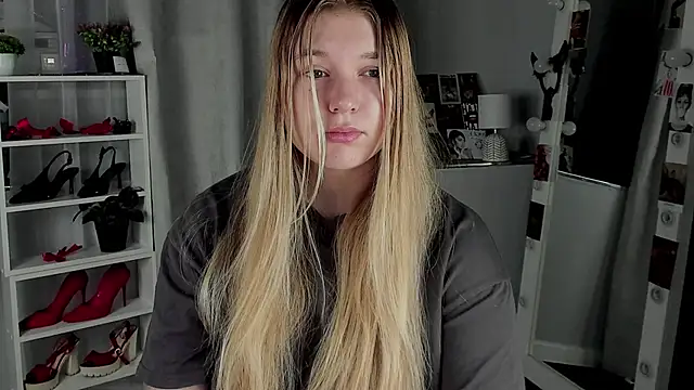 Rebecca Kelly online show from 4, 11, 2025