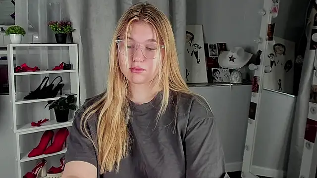 Rebecca Kelly online show from 15, 11, 2025