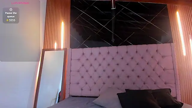 ShanellBlack online show from 15, 11, 2025