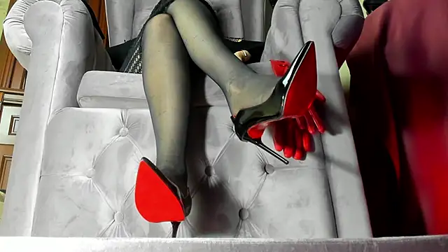 Snapshot of LillaGoddess chatting on 12, 11, 2025 LillaGoddess online show from 12, 11, 2025