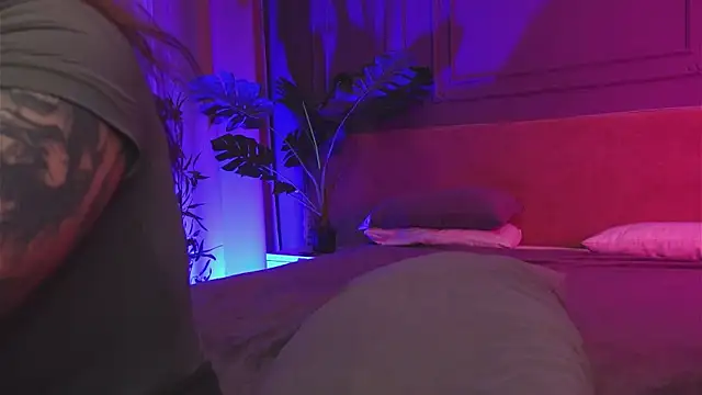 Liv Fay online show from 7, 11, 2025