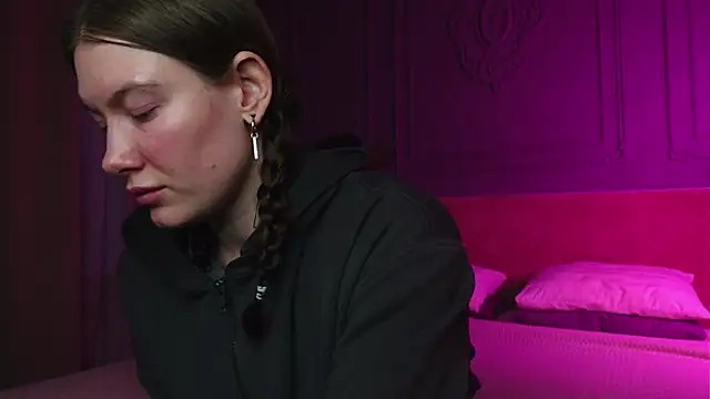 Liv Fay online show from 29, 11, 2025