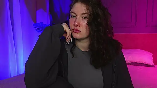 Liv Fay online show from 5, 12, 2025