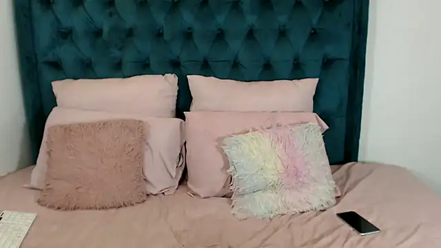 1Blackertheberry1 online show from 1, 2, 2025