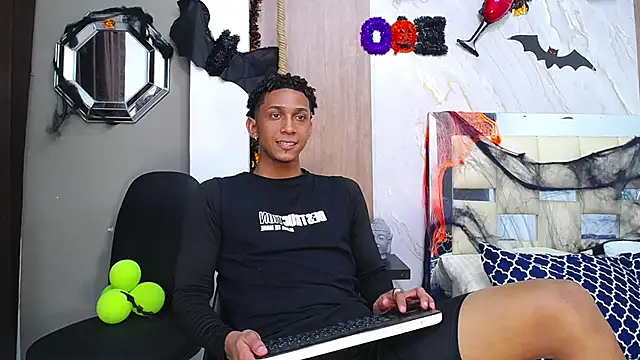 dominic smith  online show from 28, 10, 2025