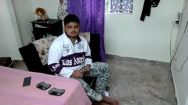 Boycuriousxxx online show from 22, 4, 2026