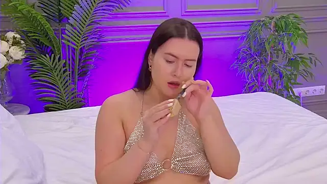 TrishaWinslet online show from 19, 10, 2025