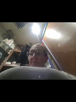 ILUV2TUCHMYKITTY online show from 4, 11, 2025