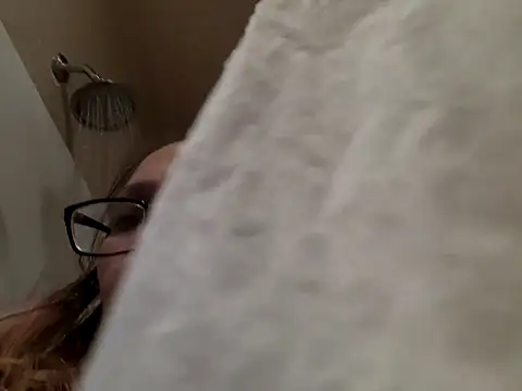 Snapshot of ILUV2TUCHMYKITTY chatting on 21, 10, 2025 ILUV2TUCHMYKITTY online show from 21, 10, 2025