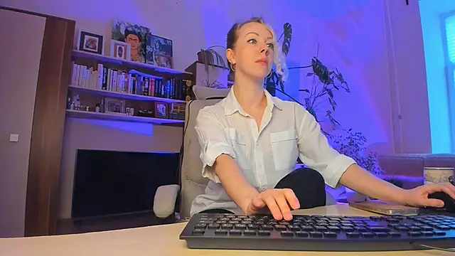 LylithSkye online show from 13, 4, 2026