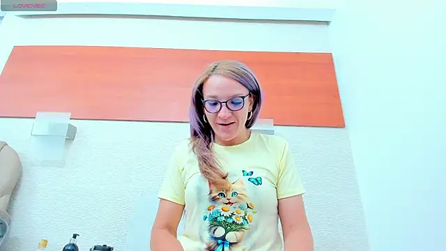 Snapshot of maddy_cartter chatting on 27, 4, 2026 maddy cartter online show from 27, 4, 2026