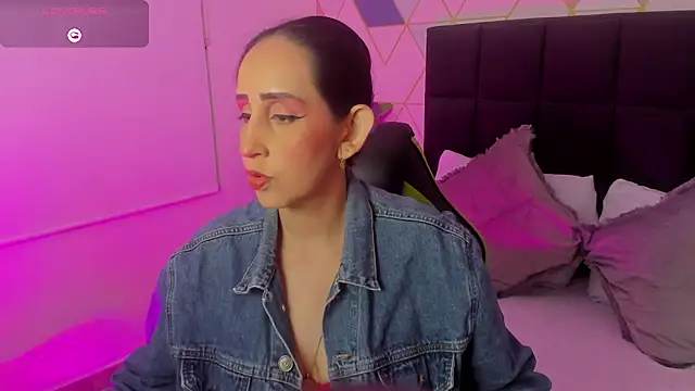 Snapshot of jadde13_ chatting on 6, 11, 2025 jadde13 online show from 6, 11, 2025