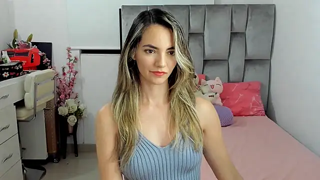 Snapshot of baby-miah chatting on 10, 10, 2025 baby-miah online show from 10, 10, 2025