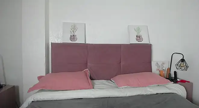 Anthonelaa   online show from 14, 12, 2025