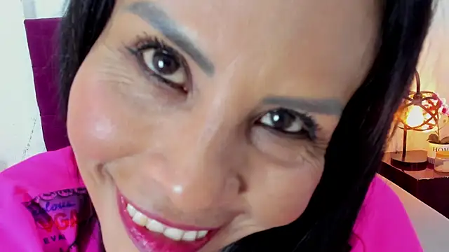 Anthonelaa   online show from 28, 10, 2025