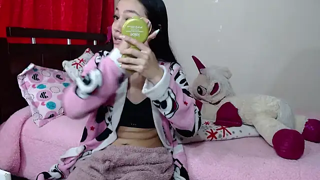 Snapshot of petitolivia chatting on 15, 1, 2026 petitolivia online show from 15, 1, 2026