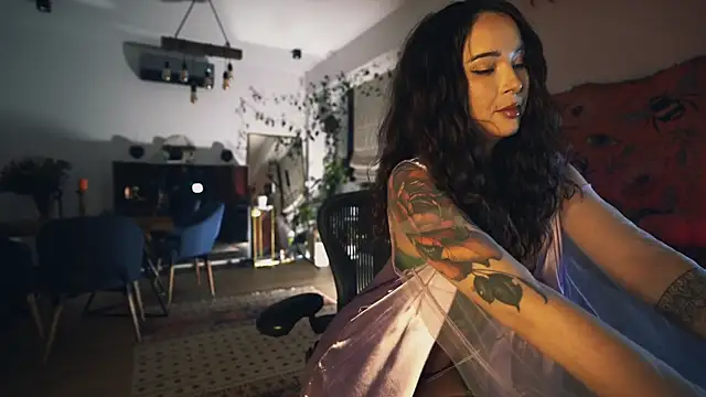 Leona Mell online show from 1, 11, 2025