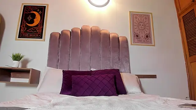 sky caroline online show from 15, 12, 2025