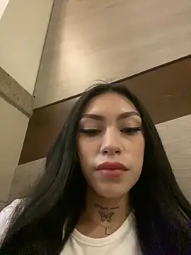 Effy Bonny online show from 1, 3, 2025