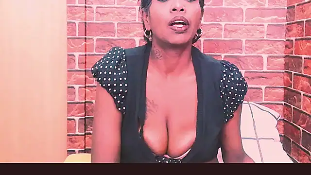 Snapshot of Fuckable_Nasty_MILF chatting on 15, 6, 2026 Fuckable Nasty MILF online show from 15, 6, 2026