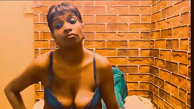 Snapshot of Fuckable_Nasty_MILF chatting on 4, 6, 2026 Fuckable Nasty MILF online show from 4, 6, 2026