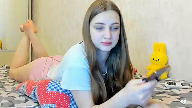 Snapshot of MollyDolle chatting on 10, 1, 2025 MollyDolle online show from 10, 1, 2025