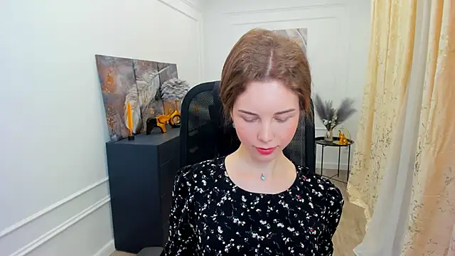Snapshot of MileyWings chatting on 27, 5, 2026 MileyWings online show from 27, 5, 2026