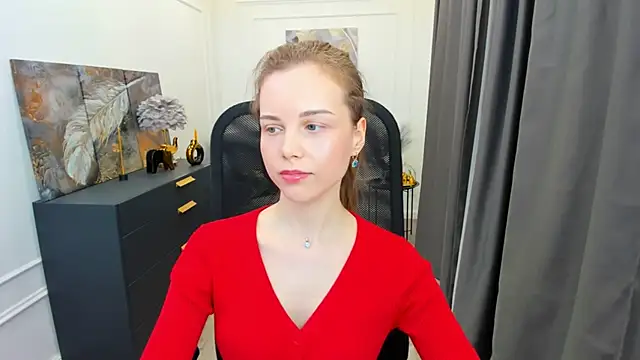 Snapshot of MileyWings chatting on 24, 4, 2026 MileyWings online show from 24, 4, 2026