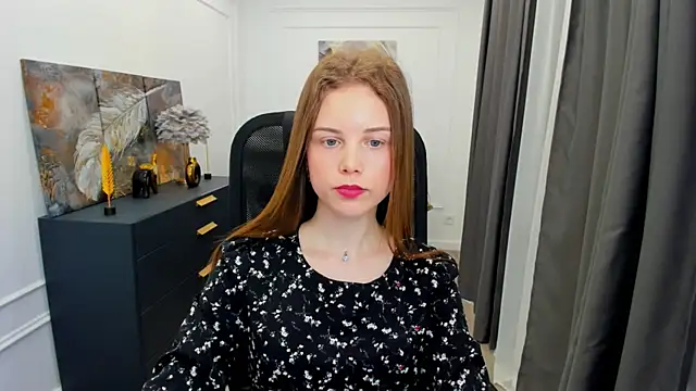 Snapshot of MileyWings chatting on 6, 5, 2026 MileyWings online show from 6, 5, 2026