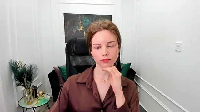 Snapshot of MileyWings chatting on 31, 5, 2026 MileyWings online show from 31, 5, 2026