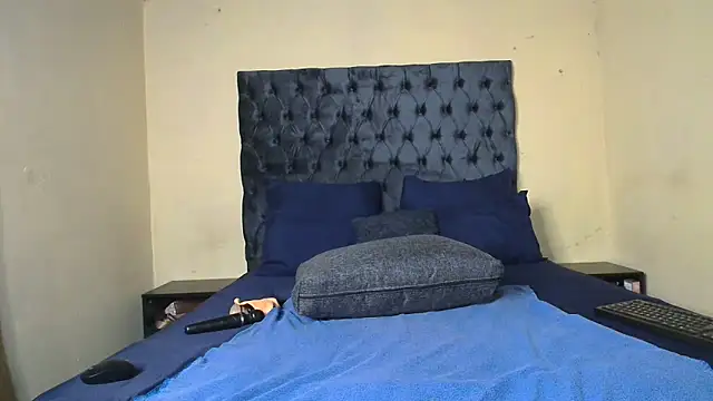 Snapshot of CANDY-X-LOVE-xx chatting on 21, 10, 2025 CANDY-X-LOVE-xx online show from 21, 10, 2025