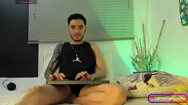 Tylergiuseppe  online show from 17, 1, 2025
