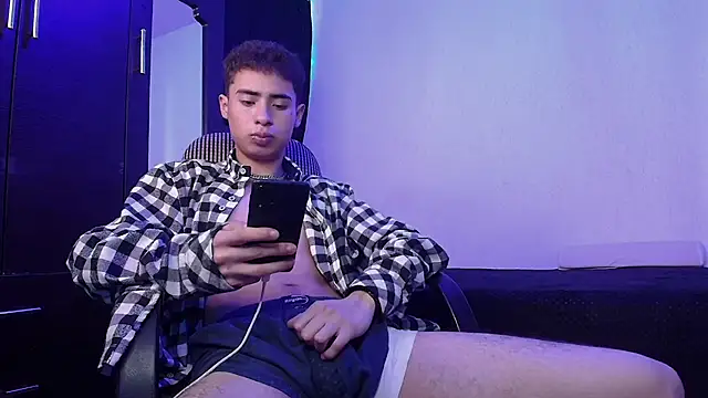 sexybat twink online show from 24, 2, 2025