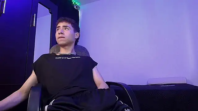sexybat twink online show from 24, 2, 2025